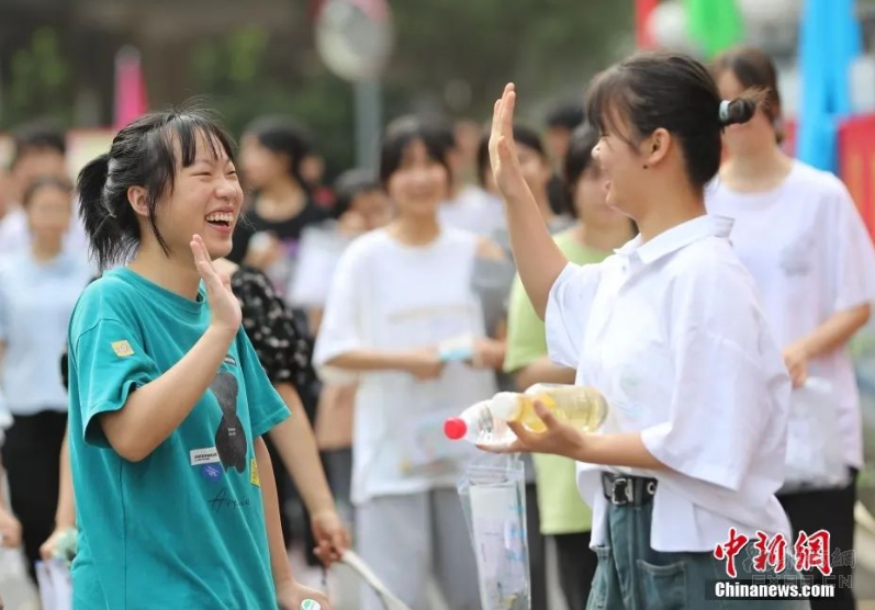 首批10只“闪电”获批 活水要来了！“国家队”重仓股曝光 百亿持仓股出炉